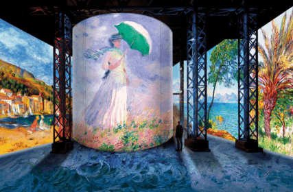 The exhibition “Monet, Renoir… Chagall” at the Atelier des Lumières