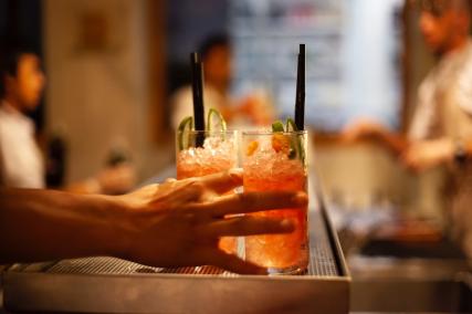 Fifty-fifty: new cocktail bar in the hood! 