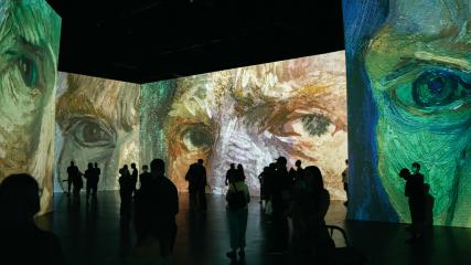 La Nuit Étoilée de Van Gogh de retour à l'Atelier des Lumières !